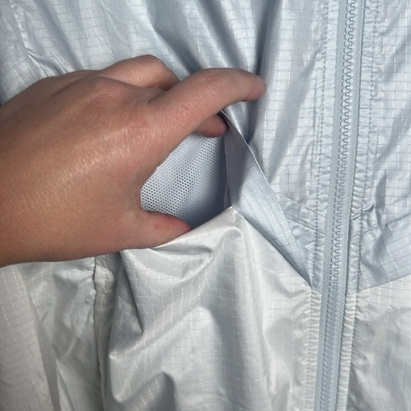 Nike Womens Size Medium Windrunner Track Jacket Pure Platinum/White - Picture 6 of 8